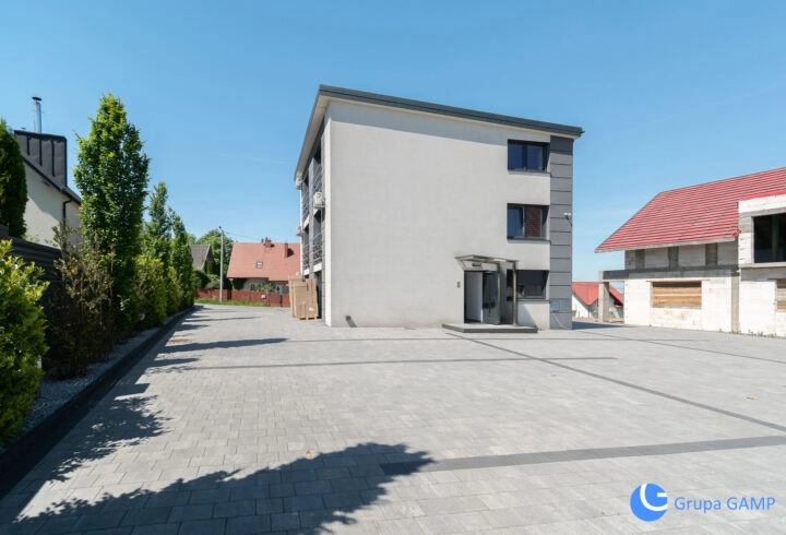 Dwa budynki 795 m2| Działka 30ar|Borzęta-Myślenice