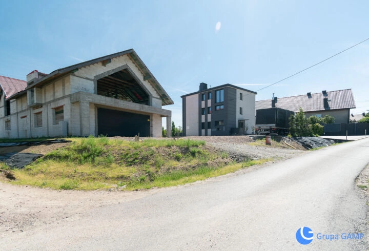 Dwa budynki 795 m2| Działka 30ar|Borzęta-Myślenice
