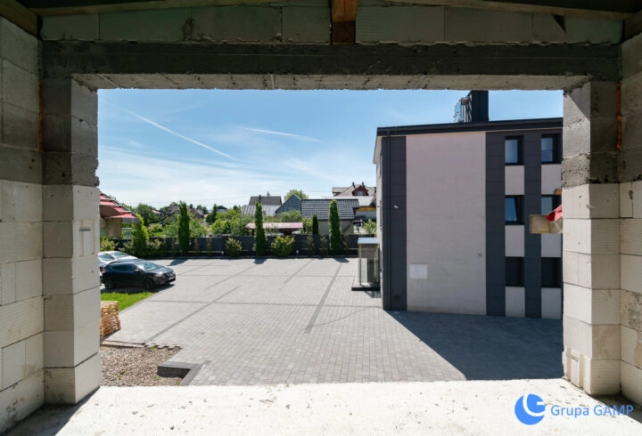 Dwa budynki 795 m2| Działka 30ar|Borzęta-Myślenice