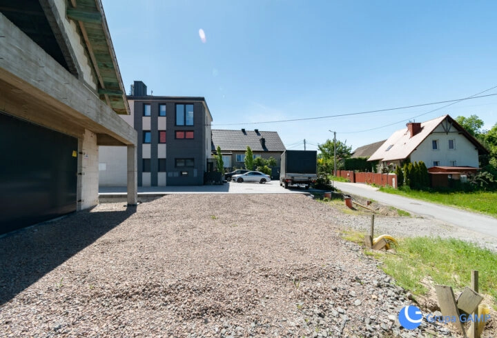 Dwa budynki 795 m2| Działka 30ar|Borzęta-Myślenice