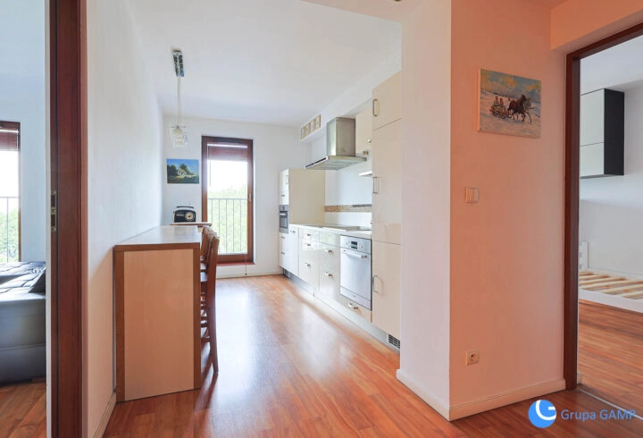 Kapelanka 6a 54,5m2, 2 osobne pokoje, garaż