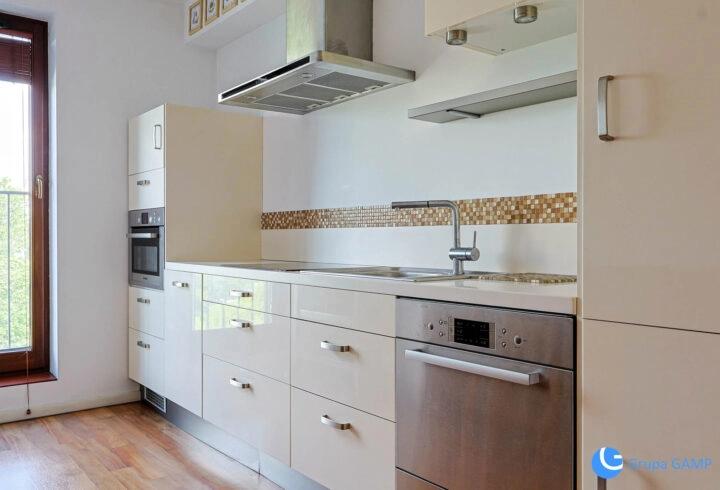 Kapelanka 6a 54,5m2, 2 osobne pokoje, garaż