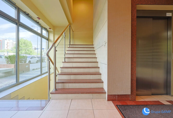 Kapelanka 6a 54,5m2, 2 osobne pokoje, garaż