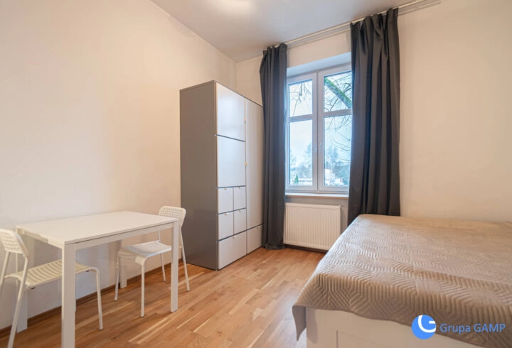 Studio 19m2 *Aleja 29 Listopada* Całość 2350 zł!