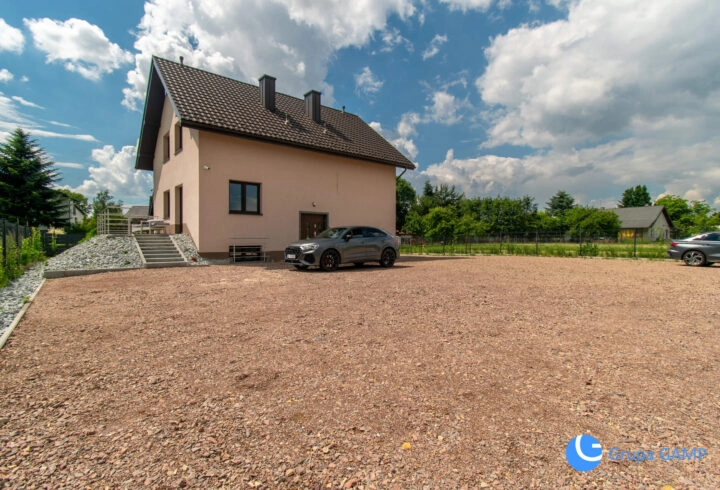 12-pokoi, 12-łazienek, 3-kuchnie, parking, Rybitwy