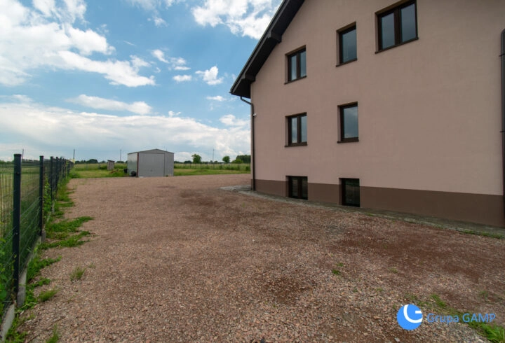 12-pokoi, 12-łazienek, 3-kuchnie, parking, Rybitwy