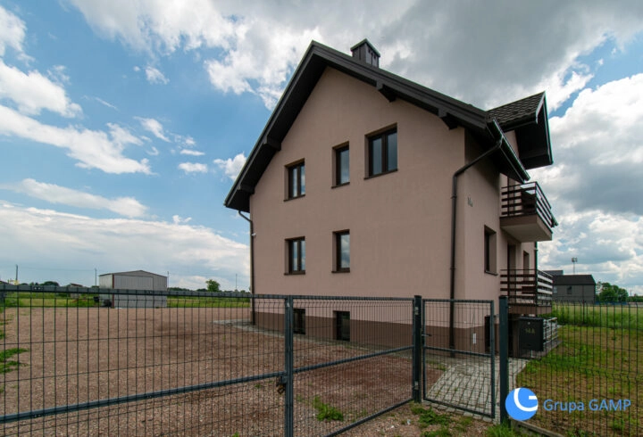 12-pokoi, 12-łazienek, 3-kuchnie, parking, Rybitwy
