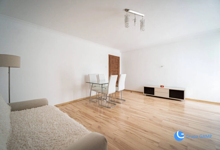 3 pok. | 68 m2 | Po remoncie | Balkon
