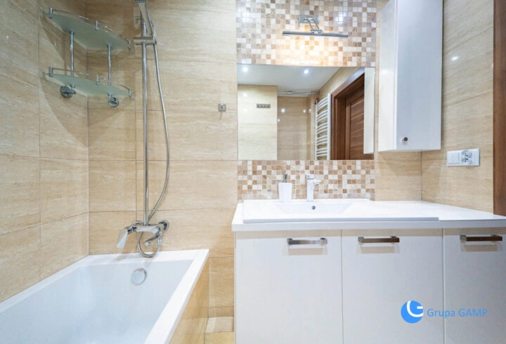 3 pok. | 68 m2 | Po remoncie | Balkon