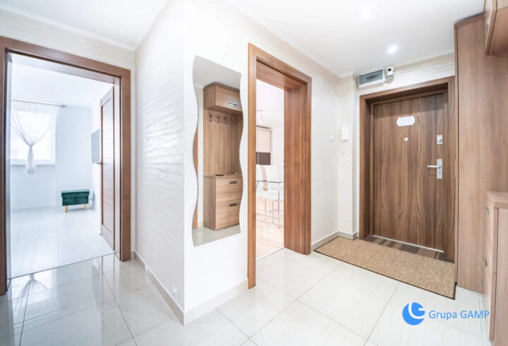 3 pok. | 68 m2 | Po remoncie | Balkon