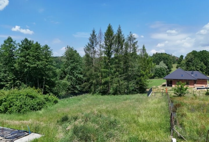 Widokowa działka 13,4 ar w Sieprawiu | Media