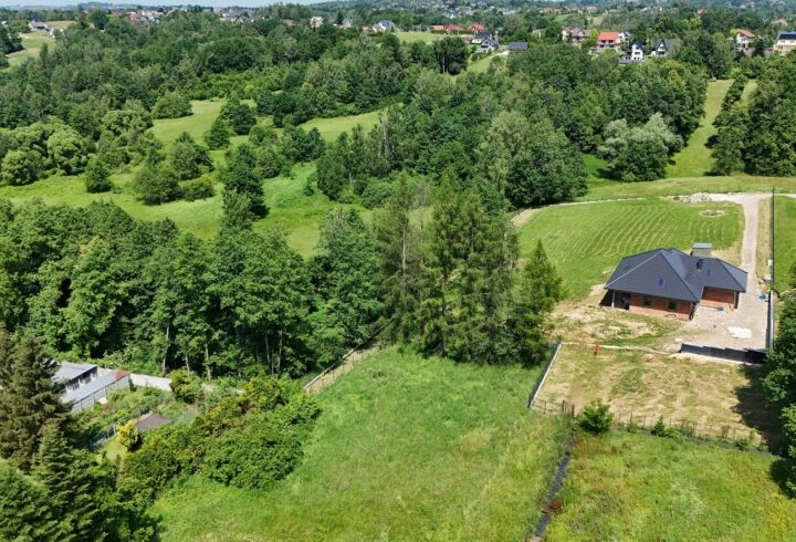 Widokowa działka 13,4 ar w Sieprawiu | Media
