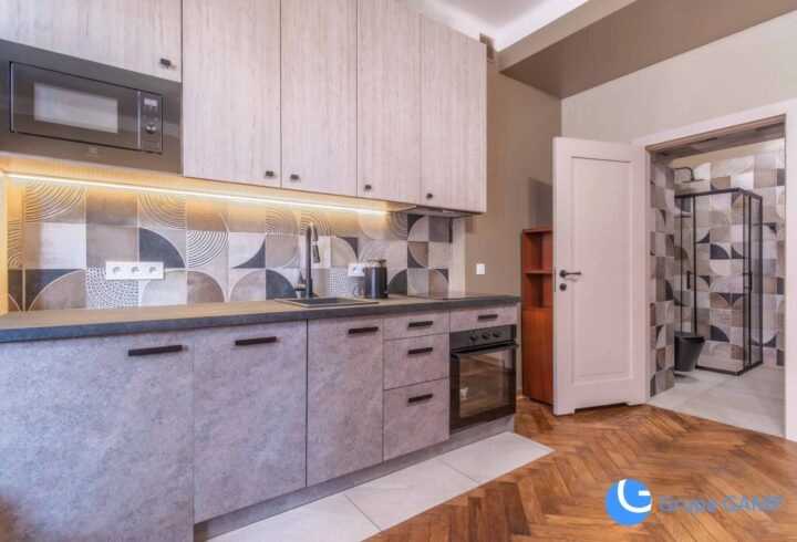 Studio w centrum| 2750 total| Plac inwalidów