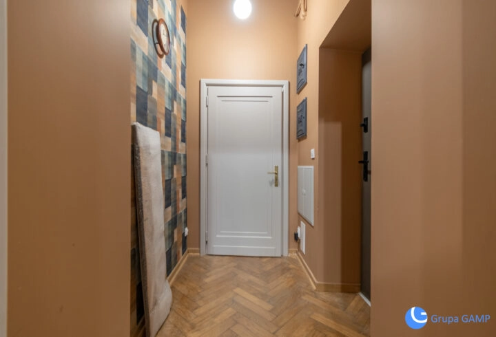 Studio w centrum| 2750 total| Plac inwalidów