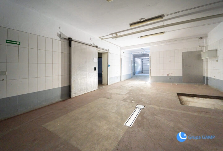 Hala magazynowo-produkcyjna z chłodniami | 861 m²