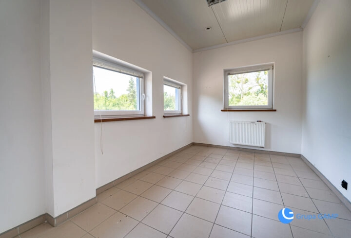 Hala magazynowo-produkcyjna z chłodniami | 861 m²