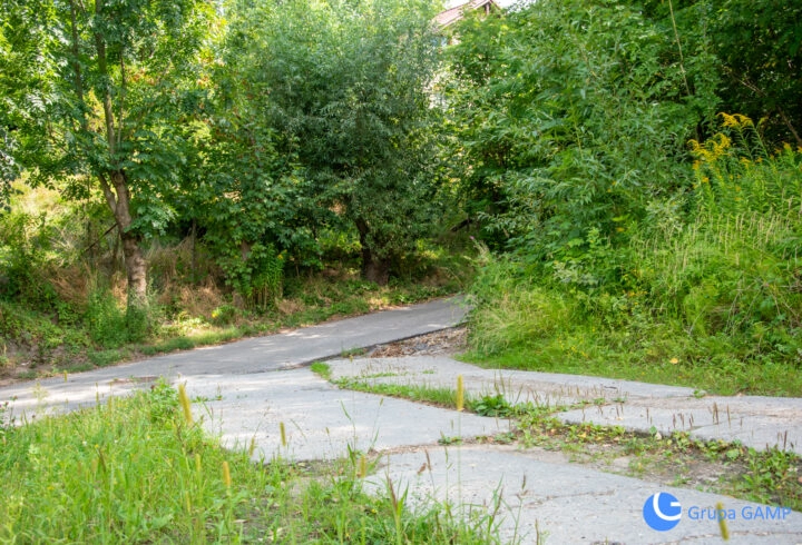 Prywatna działka pod podmiejską willę  Las, 84 ary